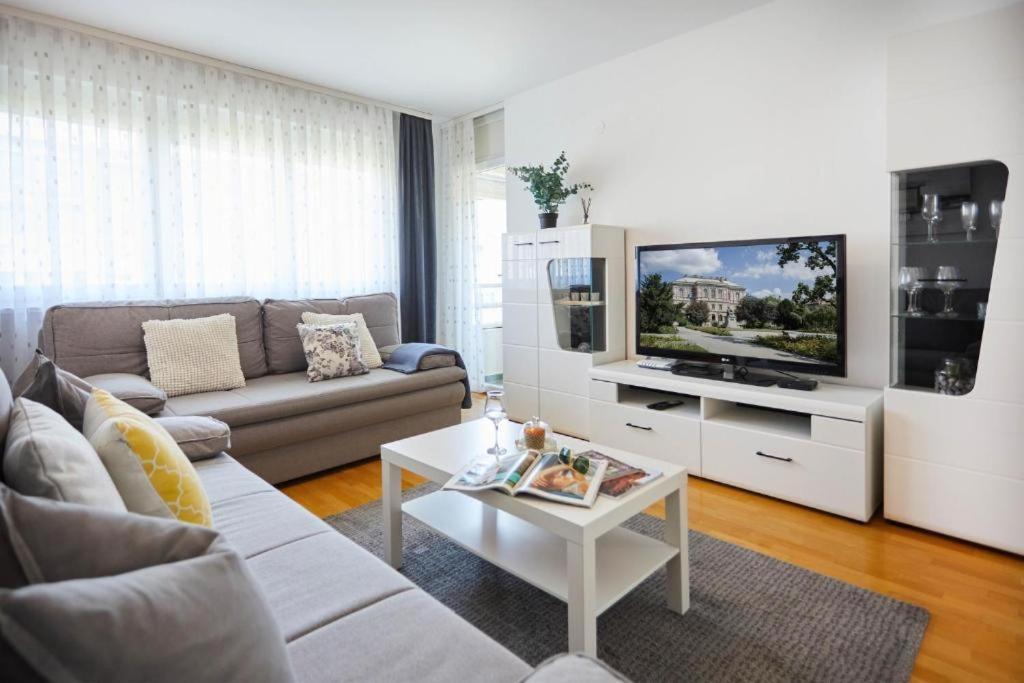 Apartment Madral Загреб Екстер'єр фото